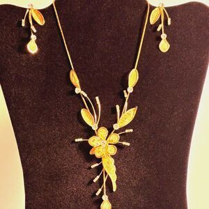 VTG Gold Tone Floral Necklace Earring Set Rhinestone Dangle Statement Bridal